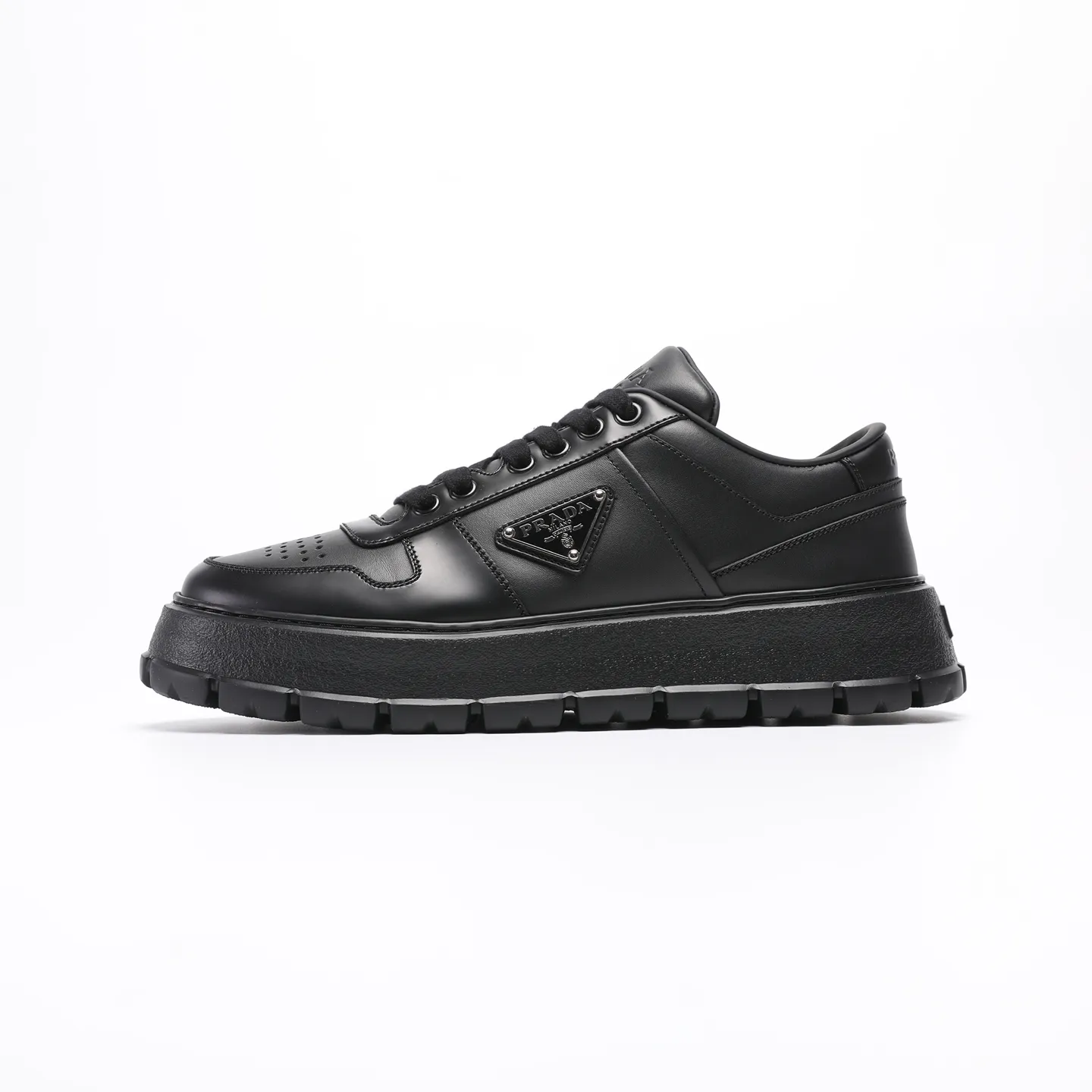 Batch 580 [PRADA] Men's shoes are popular in the counter, official website is synchronized, high-quality shipments. Fabric: original cowhide with snakeskin. Lining: cowhide foot pads + cowhide lining. Outsole: original foam sole. Size: 38-46
